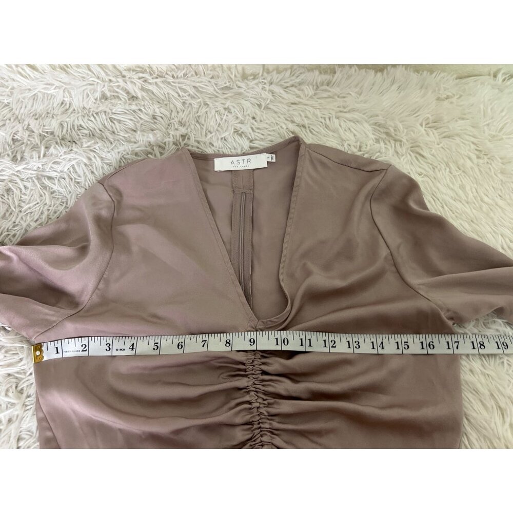 ASTR the label Satin Ruched Cropped Blouse Mushroom Small New Years Party Shiny - Picture 6 of 8